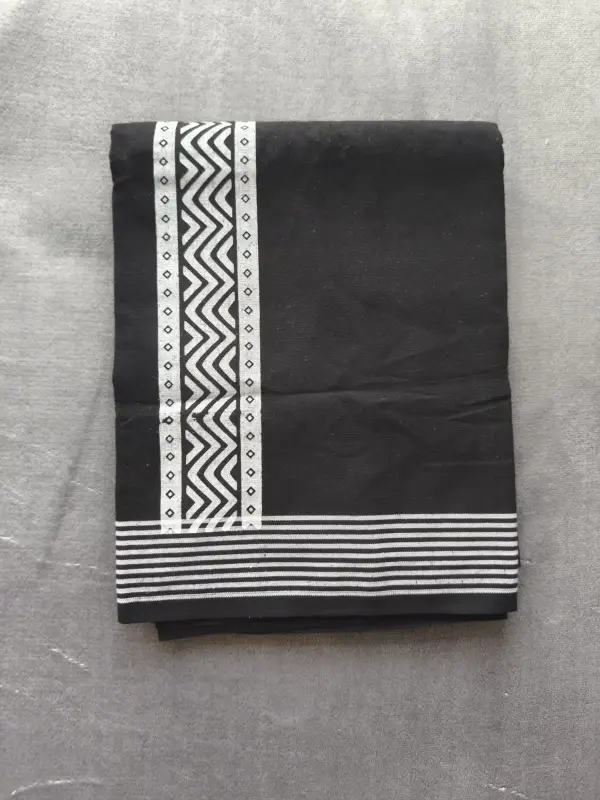 Mundu singolo / Otta Mundu / Lungi stampato nero (Kerala Dhoti dell’India meridionale)