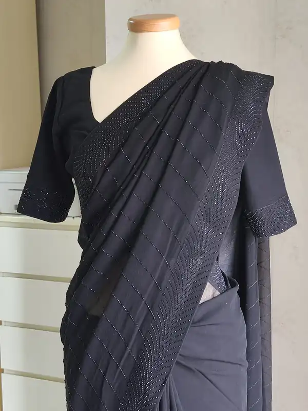 Sari da festa in georgette con decorazioni in pietra, camiceta pronta