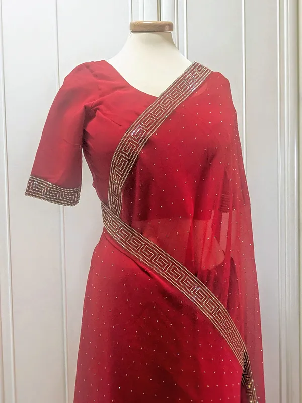 Designer Saree da festa Rosso in Georgette Pesante, Camiceta Pronta