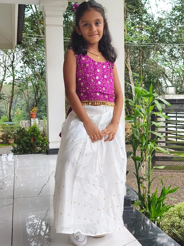 Kasavu Pattu Pavada e camicetta