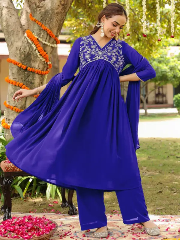 Kurta a trapezio in georgette blu reale con ricamo Zari Yoke, completo di palazzo e dupatta