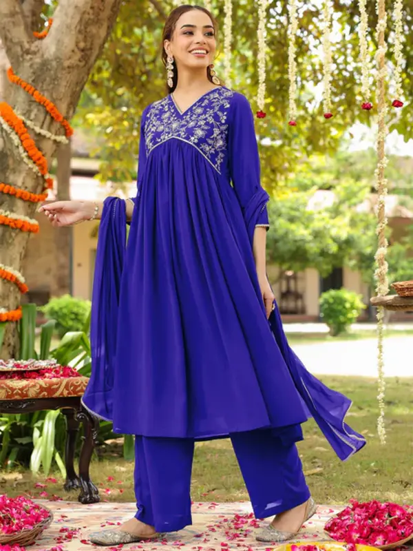 Kurta a trapezio in georgette blu reale con ricamo Zari Yoke, completo di palazzo e dupatta