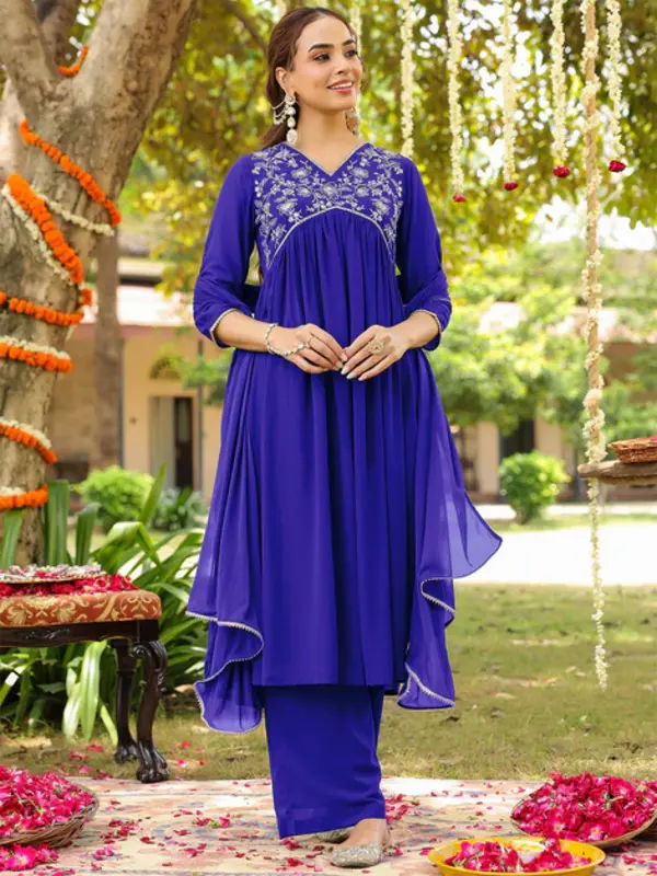 Kurta a trapezio in georgette blu reale con ricamo Zari Yoke, completo di palazzo e dupatta