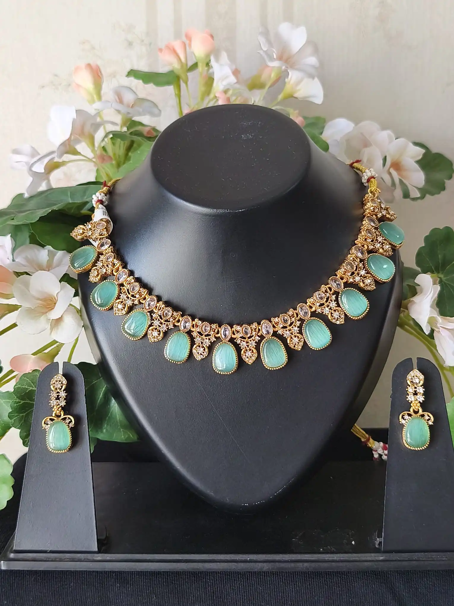 Collana pietra verde acqua