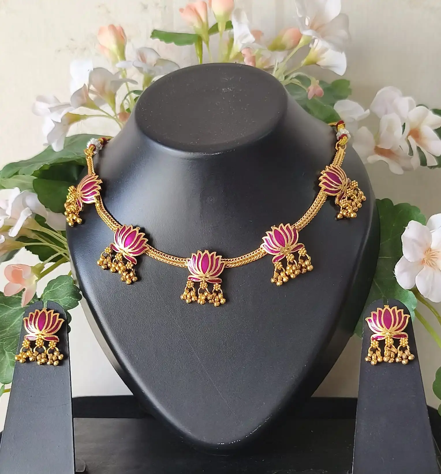 Collana lotus fucsia