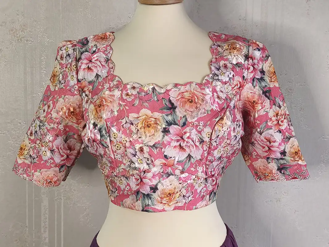 Sari Da Festa in Jimmy Choo, Camicetta Pronta