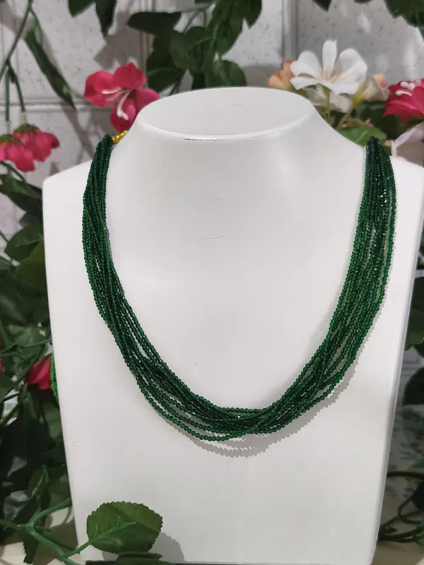Collana multifili a perline verde