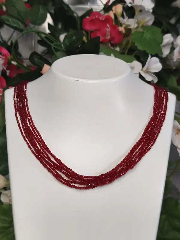Collana multifili a perline rosso