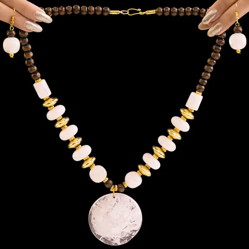 Set di collana con perline e resina e orecchini beige