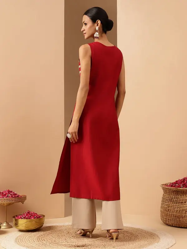 Kurta dritto in misto seta rossa con ricamo Zari