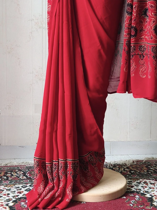 Saree elegante in Georgette rosso con camicetta pronta da indossare - immagine 5