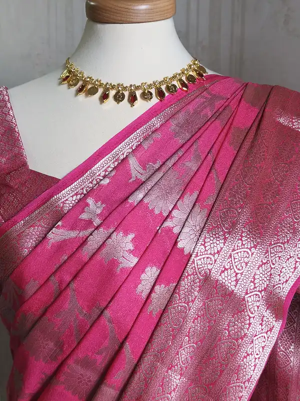 Saree da festa in Banarasi Georgette, Camicetta Pronta