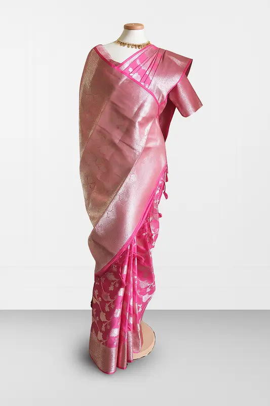 Saree elegante in Georgette rosso con camicetta pronta da indossare