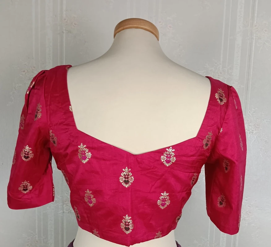 Sari Banarasi in broccato con camicetta pronta