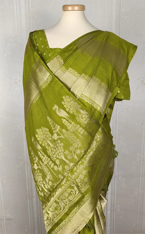 Sari in seta Dola rosa-rossastro con camicetta