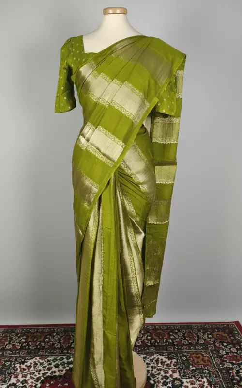 Sari in seta Dola rosa-rossastro con camicetta