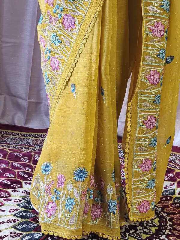 Sari ricamato in organza morbida, camicetta cucita