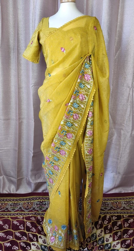 Sari ricamato in organza morbida, camicetta cucita