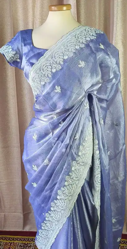 Saree da festa lavanda in Platinum Shiffon, Camicetta Pronta