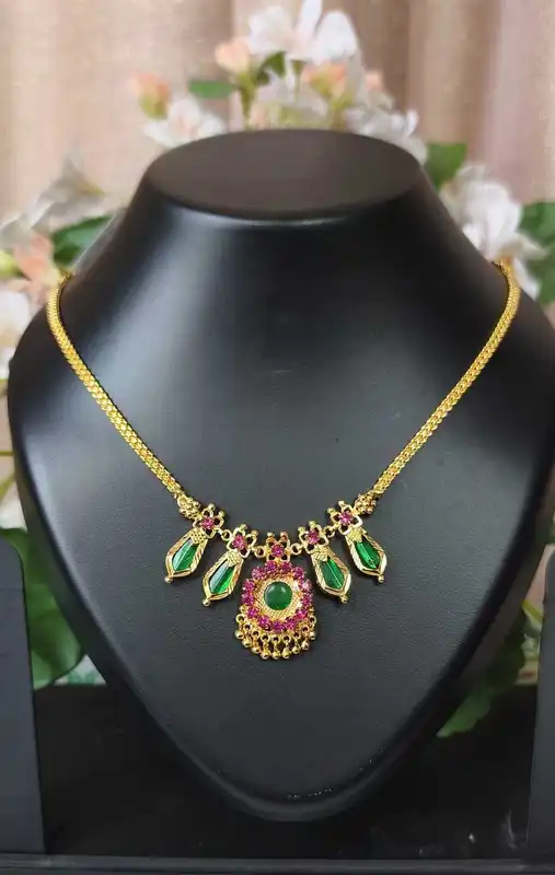 Collana nagampadam verde