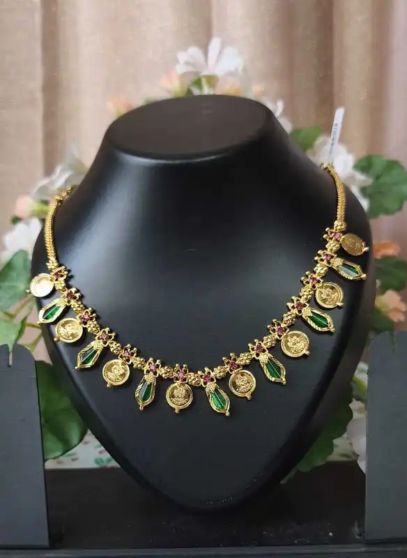 Collana nagampadam kaasu verde