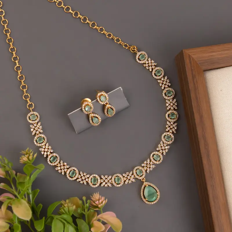 Set Collana e Orecchini con Pietre Verde Pista Eleganti