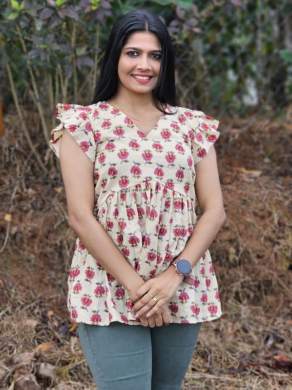 Top Peplum Floreal – Morbidezza e Stile in Cotone