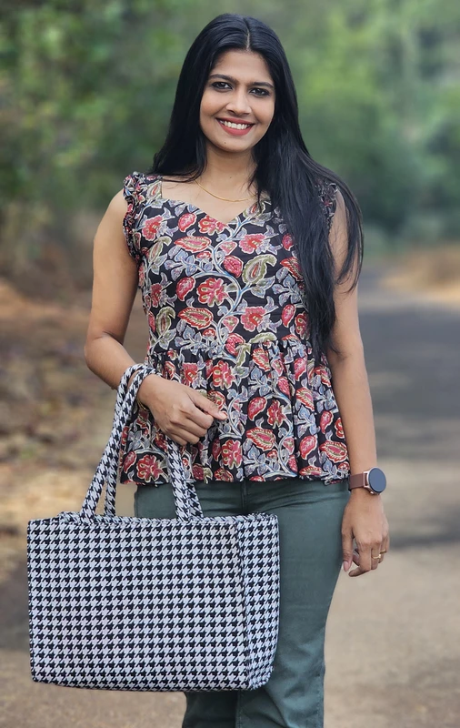 Top Peplum Floreal – Morbidezza e Stile in Cotone