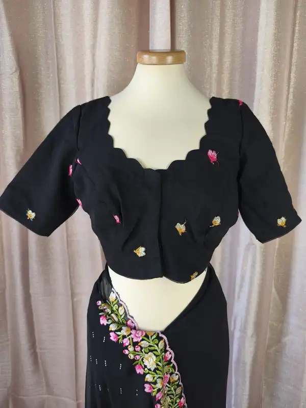 Collezione Luxury Sari – Pure Satin Seta & Ricamo Pesante, Camicetta pronta