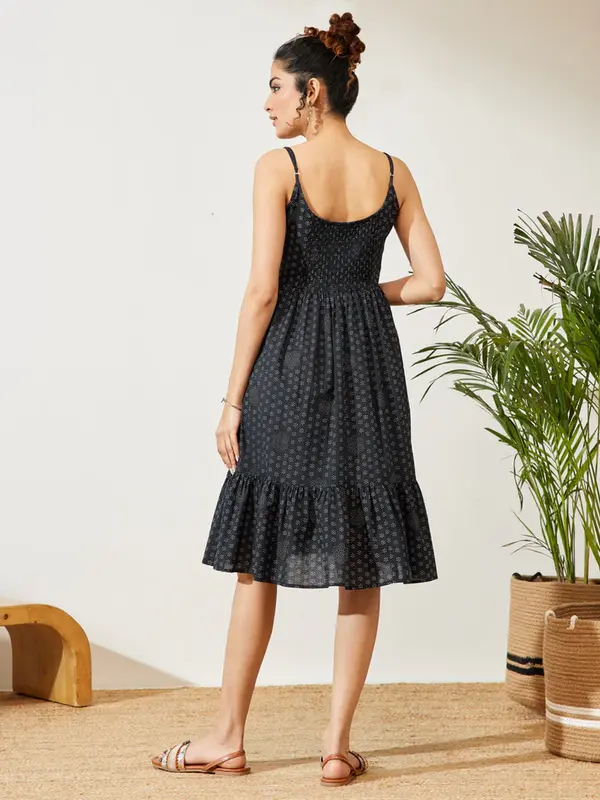 Abito svasato blu in puro cotone con stampa floreale