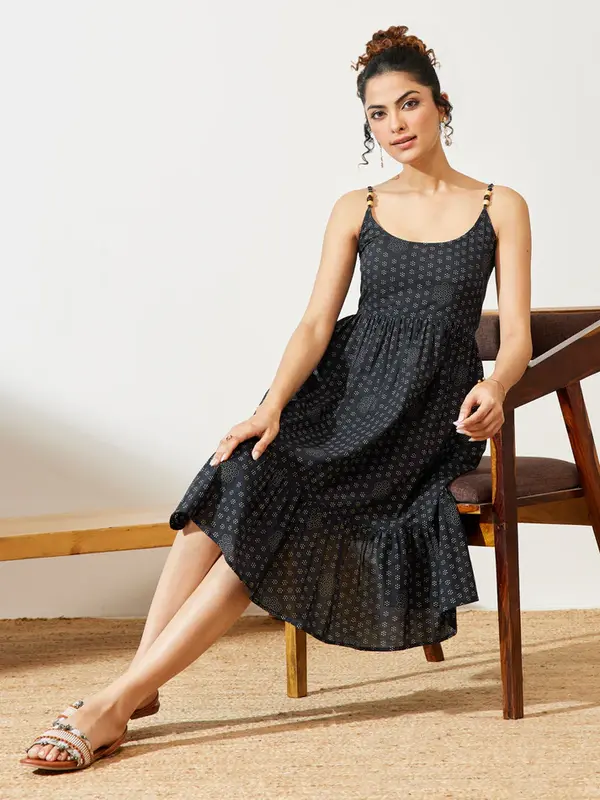 Abito svasato blu in puro cotone con stampa floreale