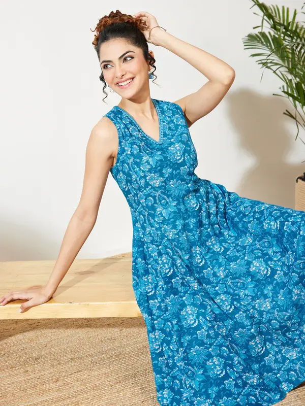 Abito gathered blu navy in puro cotone con stampa floreale