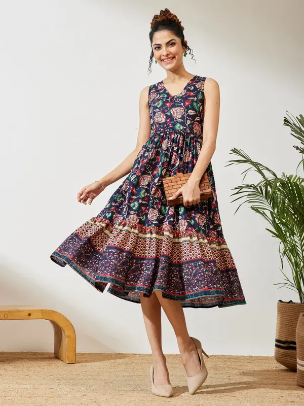 Abito gathered blu navy in puro cotone con stampa floreale