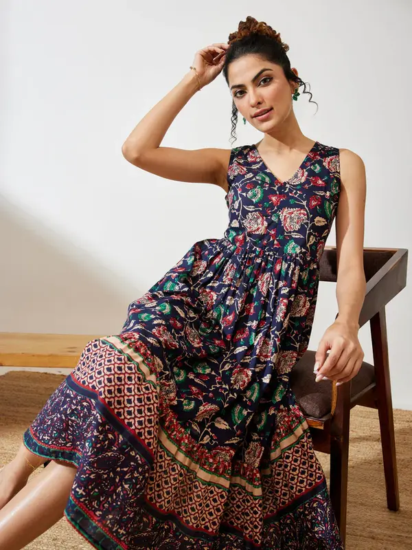 Abito gathered blu navy in puro cotone con stampa floreale