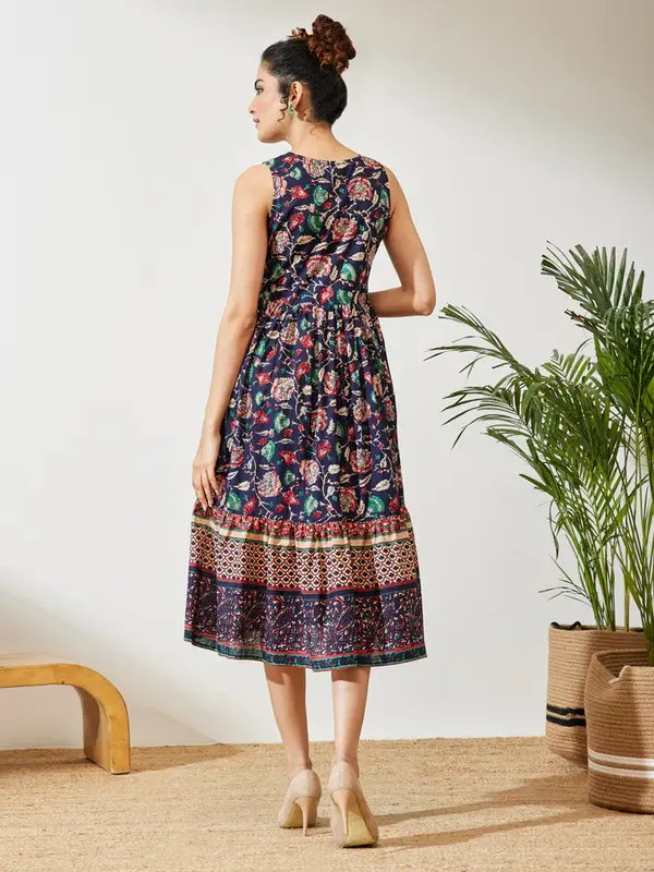 Abito gathered blu navy in puro cotone con stampa floreale