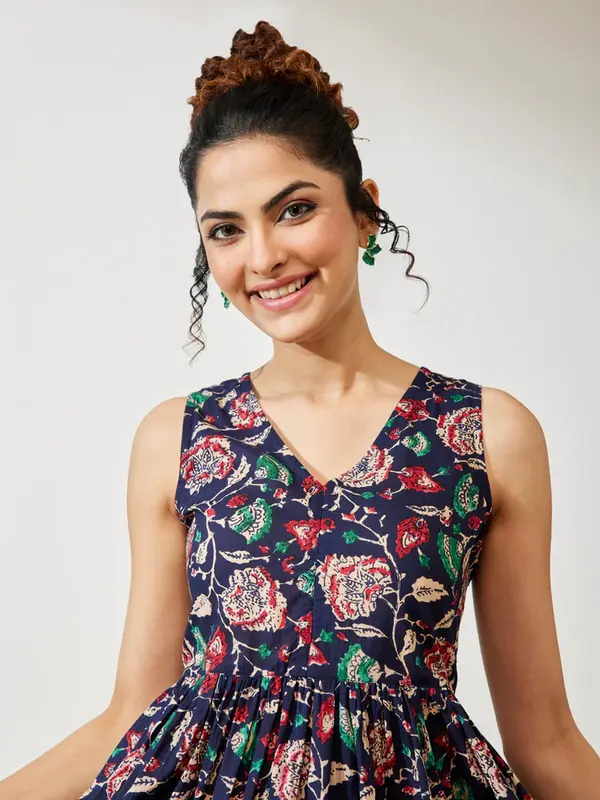 Abito gathered blu navy in puro cotone con stampa floreale