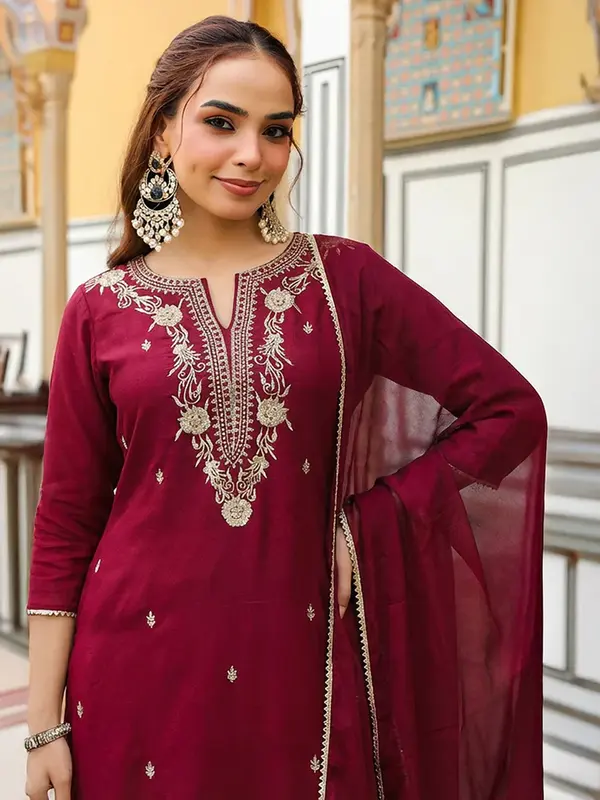 Completo Kurta Dritto in Seta Chanderi Color Marrone con Ricamo Zari, Palazzo e Dupatta – Eleganza Tradizionale - immagine 2
