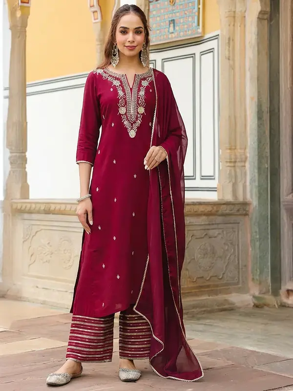 Completo Kurta Dritto in Seta Chanderi Color Marrone con Ricamo Zari, Palazzo e Dupatta – Eleganza Tradizionale