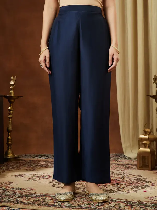 Completo Kurta Dritto Blu Royal in Rayon con Stampa Floreale Oro – Eleganza Etnica Raffinata