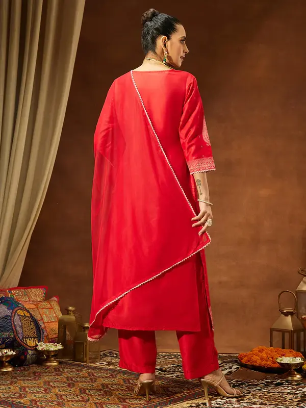 Kurta Set Dritto Stampato in Tessuto Misto Seta Blu Navy – Eleganza Etnica Raffinata