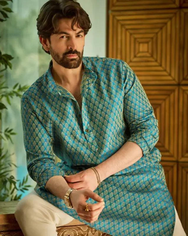 Kurta lungo uomo blu pavone in seta blend con self design – abbigliamento etnico elegante