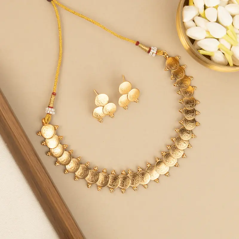 Set Collana Antica con Monete Dorate | Kaasumala