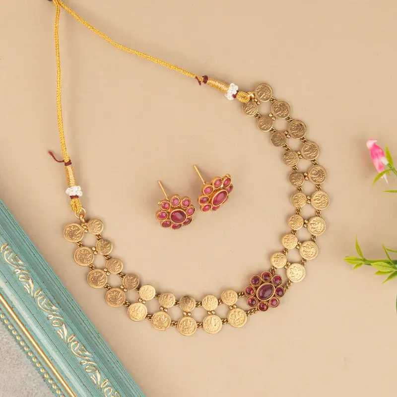 Set Collana Antica con Monete Dorate e Pietre Rubino