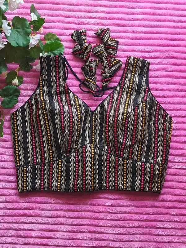 Camicetta Choli in Seta Phantom Nera – Blusa Saree Pronta da Indossare