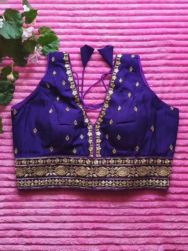 Blusa Choli Indiana in Seta Viola e Oro – Crop Top Ricamato