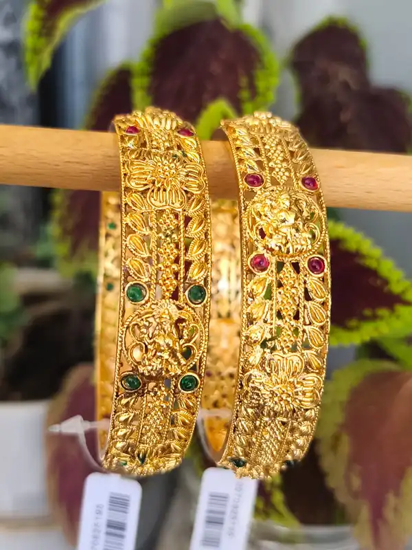 Bracciale Tradizionale con Pietre Verde e Rubino