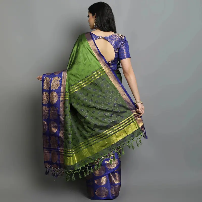 Sari Kanjivaram in Seta Artigianale Verde Con Bordi a Tempio