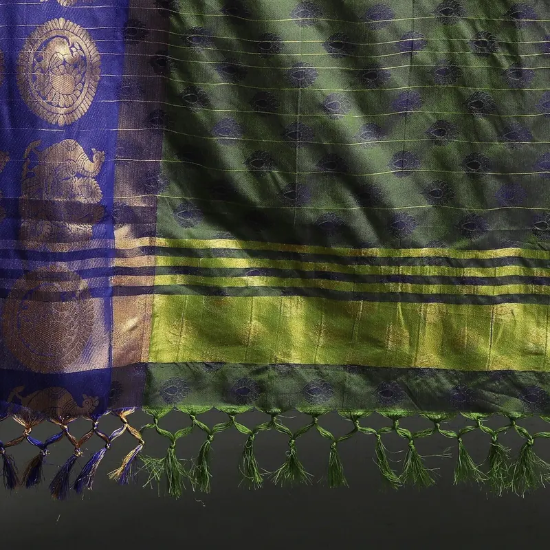 Sari Kanjivaram in Seta Artigianale Verde Con Bordi a Tempio